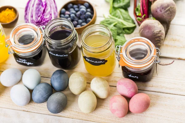 boyalı Paskalya yumurtaları