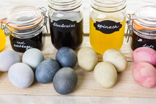 boyalı Paskalya yumurtaları