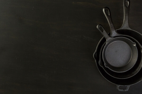 Традиционные чугунные сковороды
