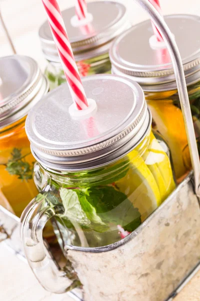 Detox citrus doordrenkt van water — Stockfoto