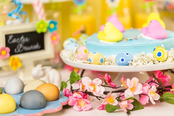 Mesa de almuerzo de Pascua — Foto de Stock