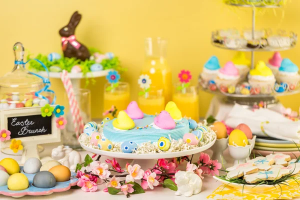 Dessert table with Easter cake — Stock Photo, Image