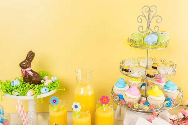 Dessertbord med påsk kaka — Stockfoto