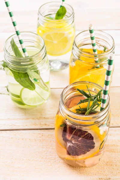 Detox citrinos água infundida — Fotografia de Stock