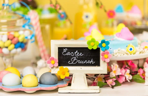 Tatlı tablo Easter pasta ile — Stok fotoğraf