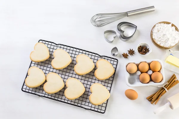 Baking heart shaped sugar cookies — Stock Photo, Image