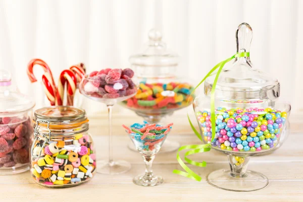 Bunte Bonbons im Glas — Stockfoto