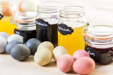 boyalı Paskalya yumurtaları