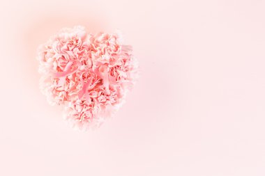 Pembe kurdeleler görünümünü kapat