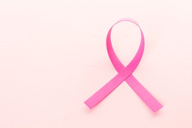 Pembe kurdele yakın çekim