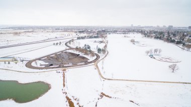 Okul spor alanlarının havadan görünümü