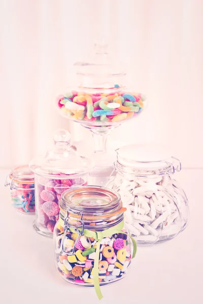 Vielfalt an bunten Bonbons — Stockfoto