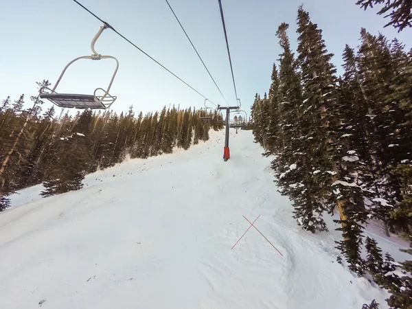 Alpin skidåkning på Loveland Basin ski resort — Stockfoto