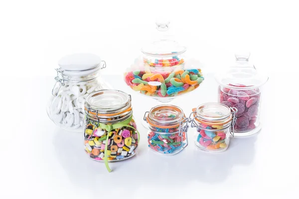Різноманітність барвистих цукерок — стокове фото