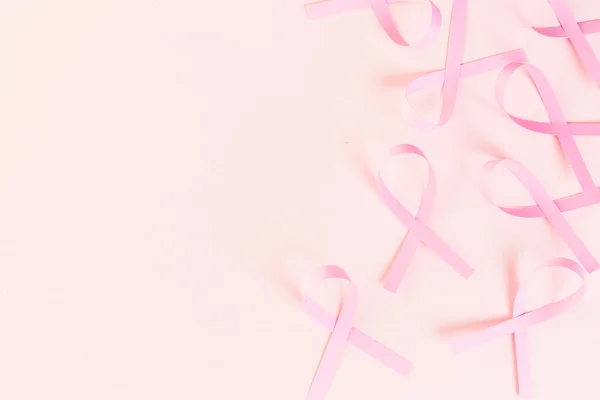 Symbole de santé des femmes en rubans roses — Photo