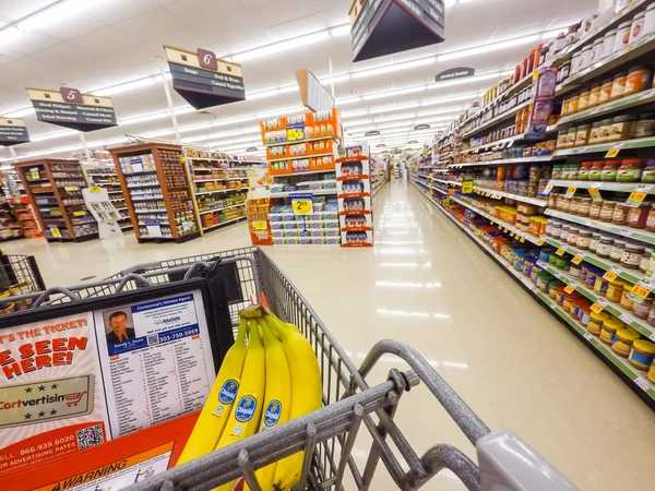 Nakupování v supermarketu — Stock fotografie