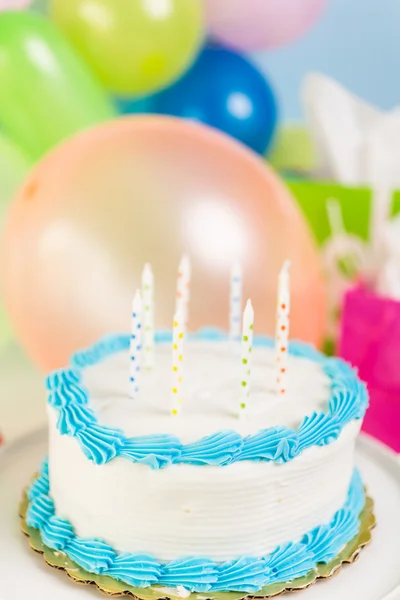 Простий торт до дня народження — стокове фото