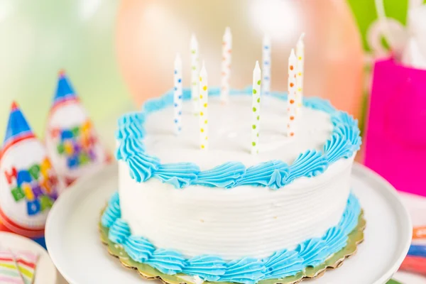 Simpel fødselsdag kage - Stock-foto