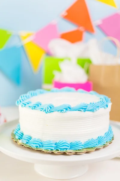 Jednoduchý narozeninový dort — Stock fotografie
