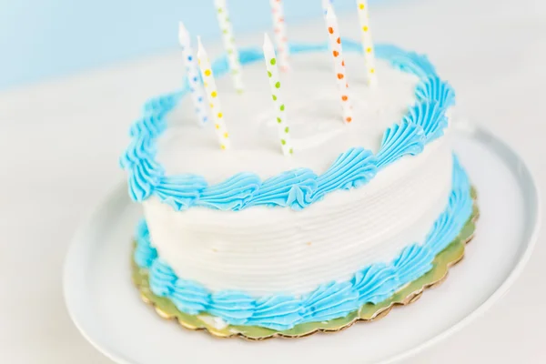 Bolo de aniversário simples — Fotografia de Stock