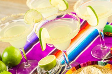 Klasik kireç margarita