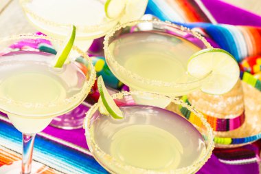 Klasik kireç margarita