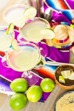 Klasik kireç margarita