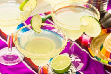 Klasik kireç margarita