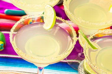 Klasik kireç margarita