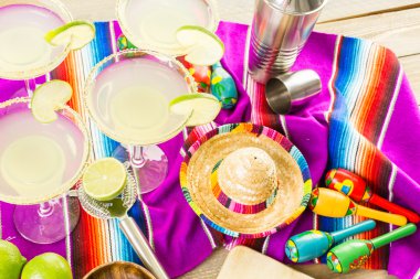 Klasik kireç margarita