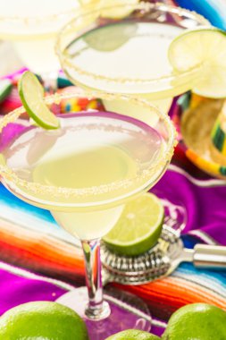 Klasik kireç margarita