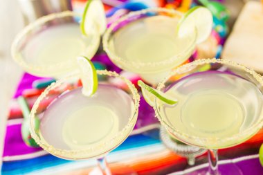 Klasik kireç margarita