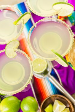 Klasik kireç margarita