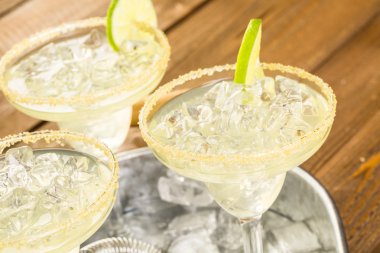 Klasik kireç margarita 