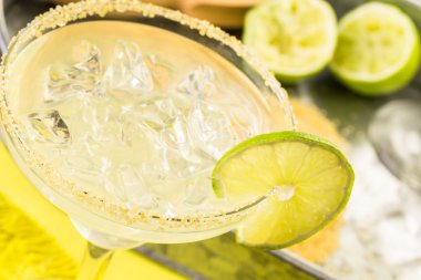 Klasik kireç margarita 