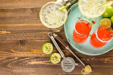 Klasik kireç ve çilek margarita