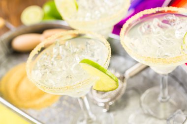 Klasik kireç margarita 