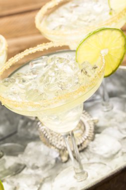 Klasik kireç margarita 