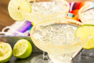 Klasik kireç margarita 