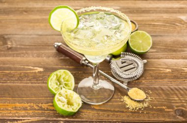 Klasik kireç margarita