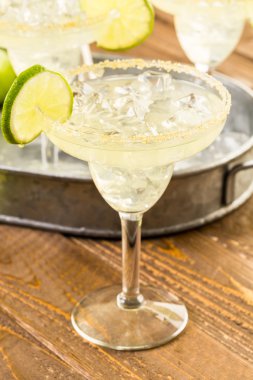 Klasik kireç margarita 