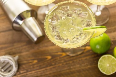 Klasik kireç margarita 