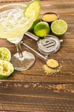 Klasik kireç margarita