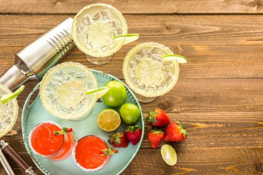 Klasik kireç ve çilek margarita