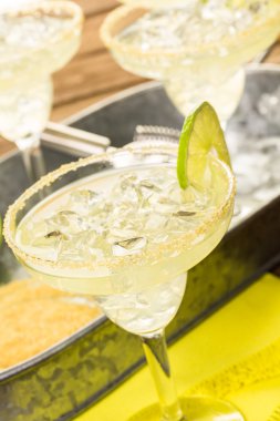 Klasik kireç margarita