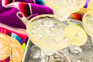 Klasik kireç margarita