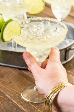 Klasik kireç margarita