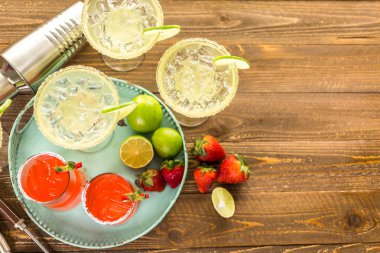 Klasik kireç ve çilek margarita