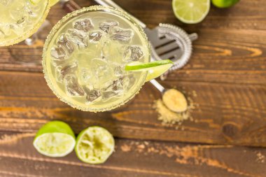 Klasik kireç margarita