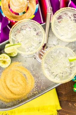 Klasik kireç margarita